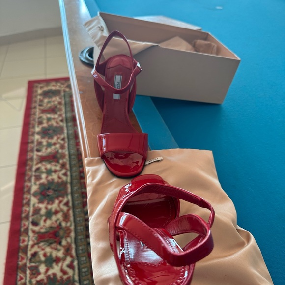 Prada - Picture 5 of 5